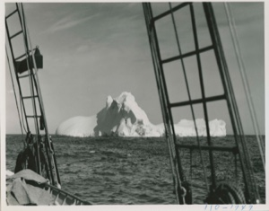 Image of Iceberg between the rigging